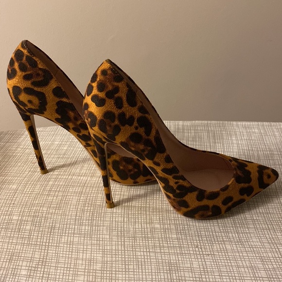 Elizabet Lang leopard pumps, size 9, brand new. With box - Picture 4 of 4